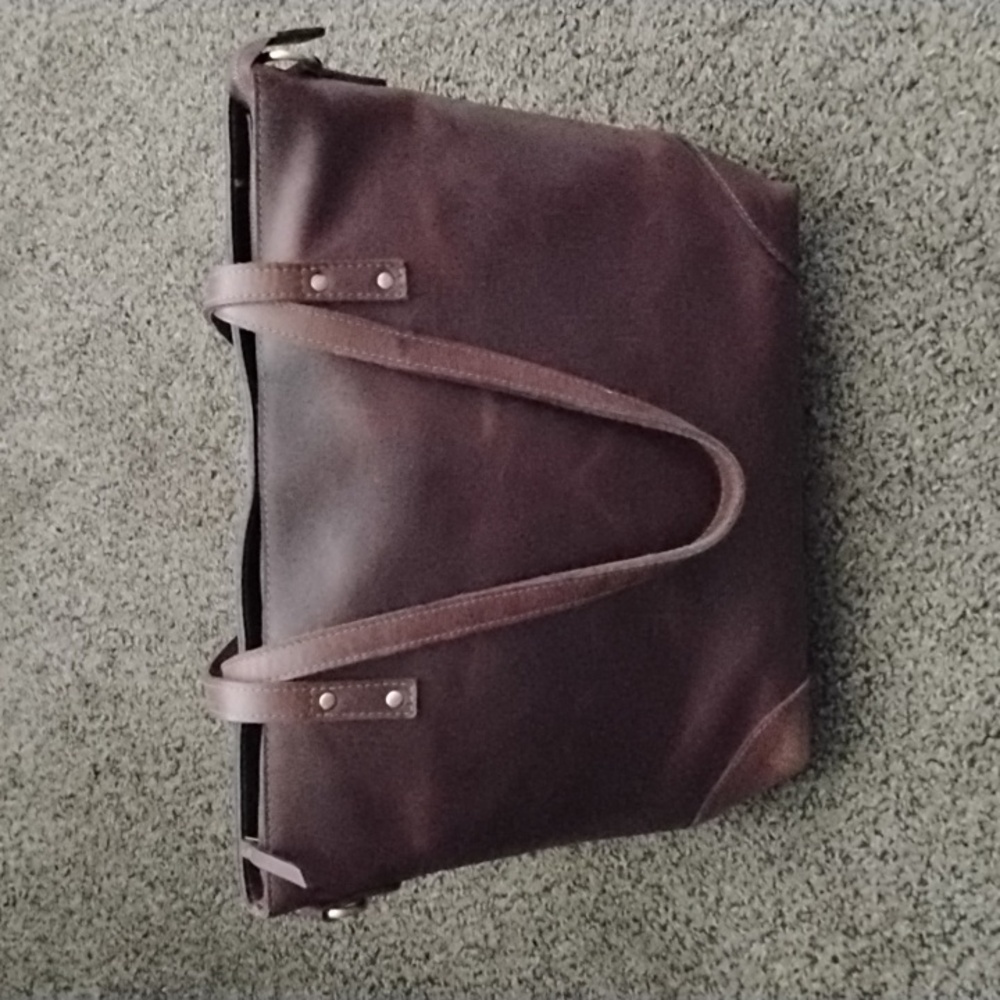Classic Brown Leather Tote Bag - Brand Not Visible